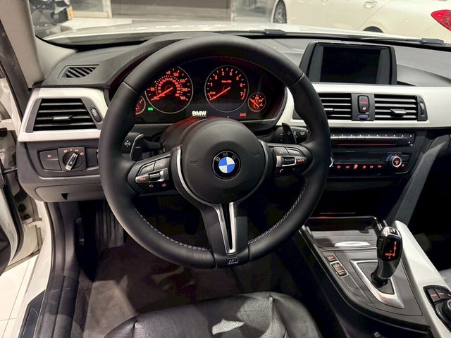 BMW寶馬 328I  第8張相片