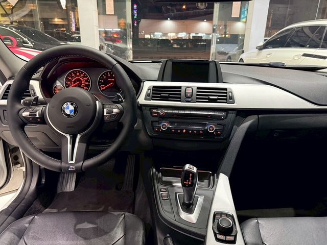 BMW寶馬 328I  第9張相片