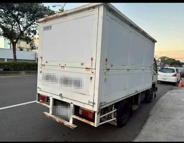 MITSUBISHI三菱 CANTER  第3張相片