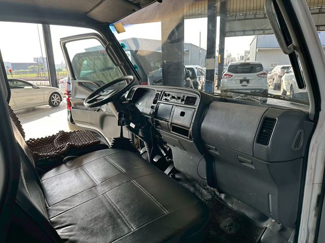 MITSUBISHI三菱 CANTER  第13張相片