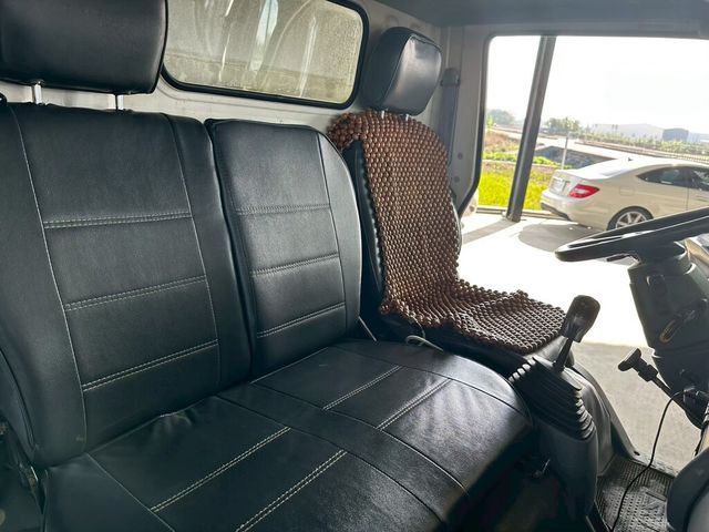 MITSUBISHI三菱 CANTER  第14張相片