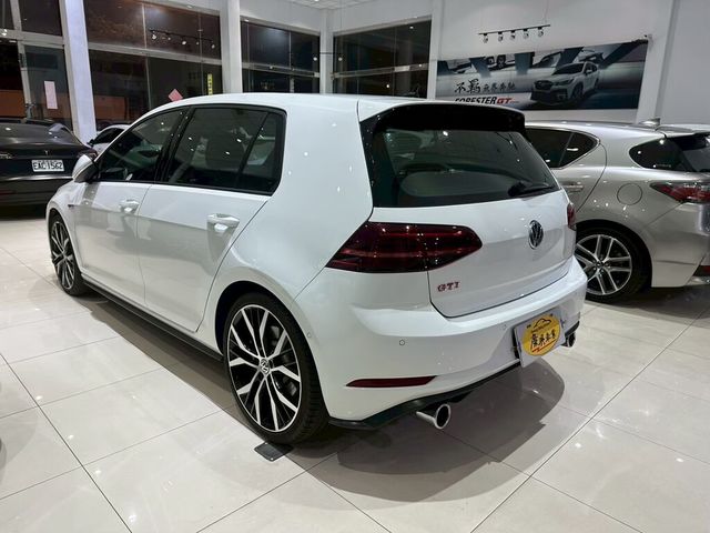 VOLKSWAGEN福斯 GOLF GTI  第4張相片