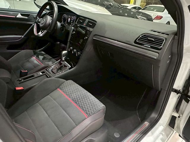 VOLKSWAGEN福斯 GOLF GTI  第12張相片