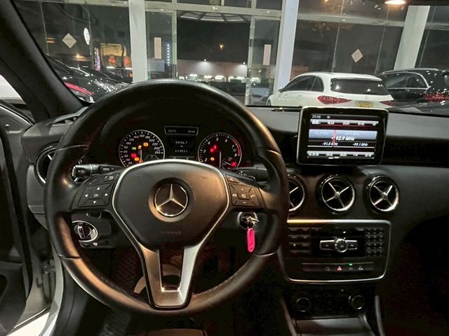 M-BENZ賓士 A180  第9張相片