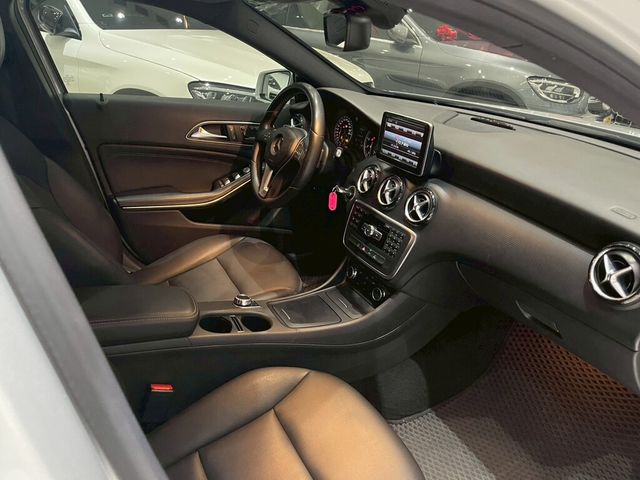 M-BENZ賓士 A180  第13張相片