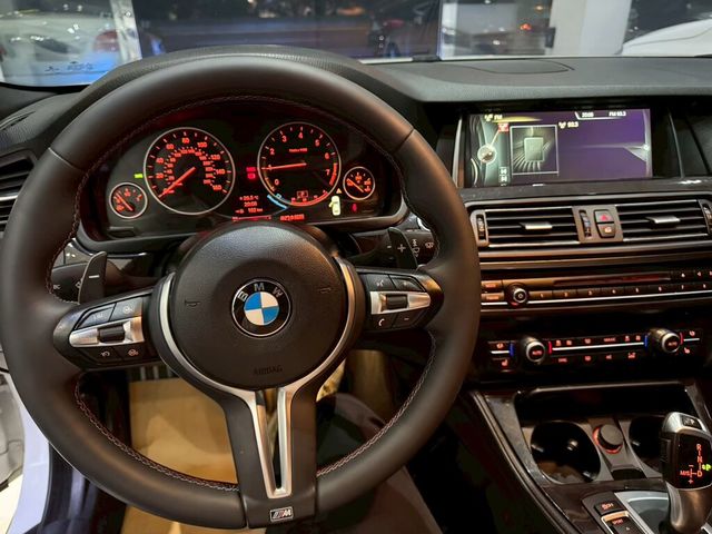 BMW寶馬 528I  第7張相片