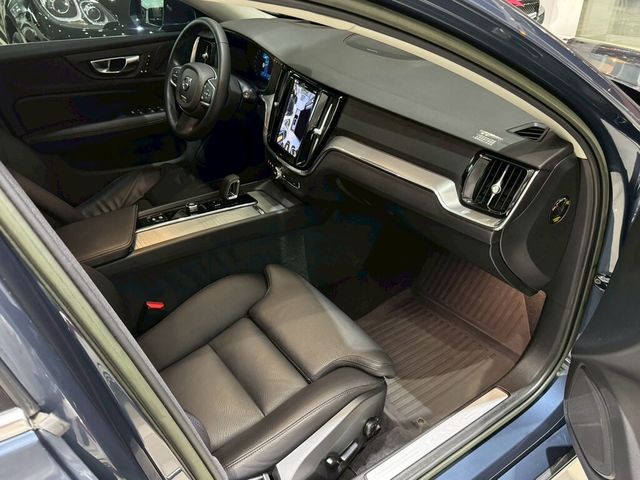 VOLVO富豪 V60  第11張相片