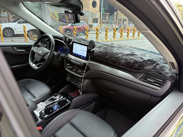 FORD福特 KUGA  第9張相片