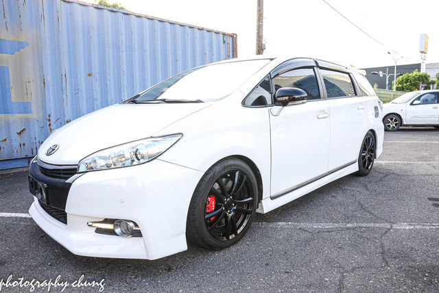 TOYOTA豐田 WISH  第2張相片