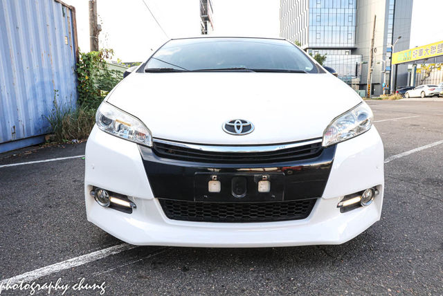 TOYOTA豐田 WISH  第3張相片