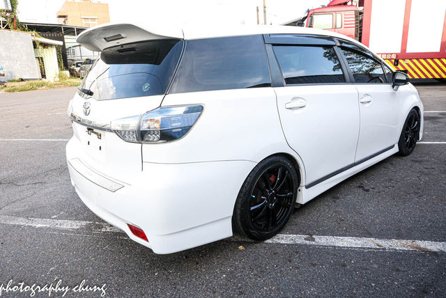 TOYOTA豐田 WISH  第5張相片