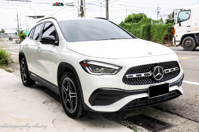 M-BENZ賓士 GLA250  第2張相片