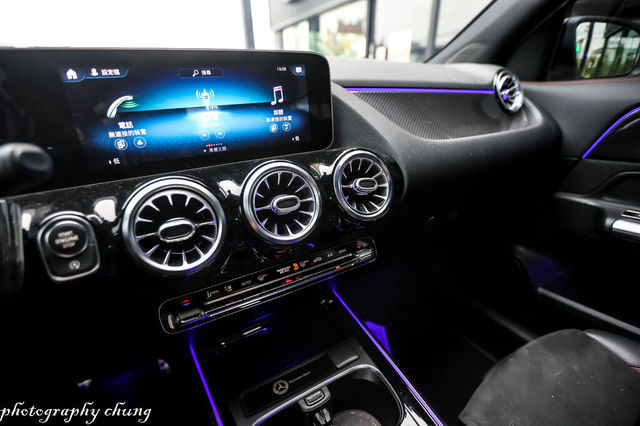 M-BENZ賓士 GLA250  第8張相片