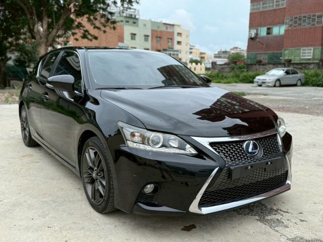 Lexus CT200H 油電混合 適合小資族或是女性喜歡小車最佳首選！  第3張相片