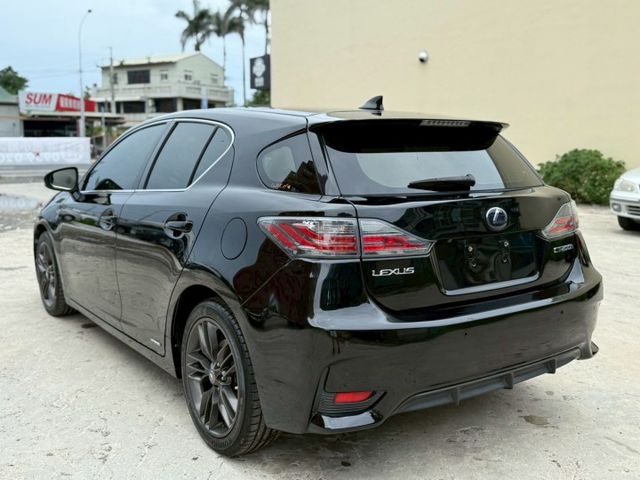 Lexus CT200H 油電混合 適合小資族或是女性喜歡小車最佳首選！  第5張相片
