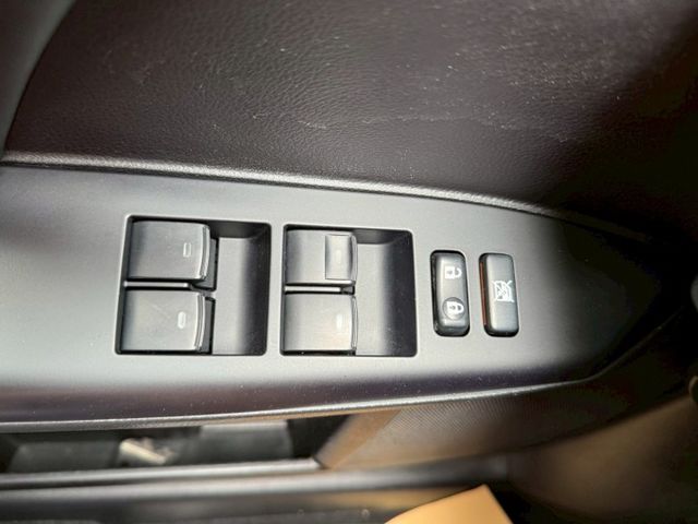 Lexus CT200H 油電混合 適合小資族或是女性喜歡小車最佳首選！  第18張相片