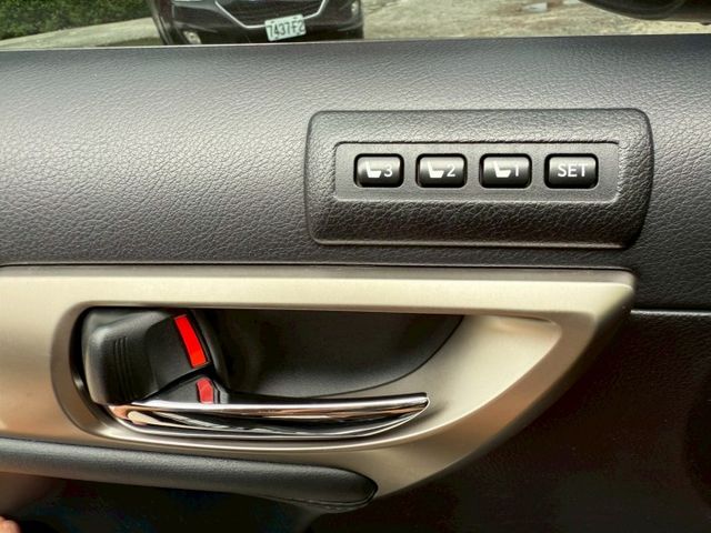 Lexus CT200H 油電混合 適合小資族或是女性喜歡小車最佳首選！  第20張相片