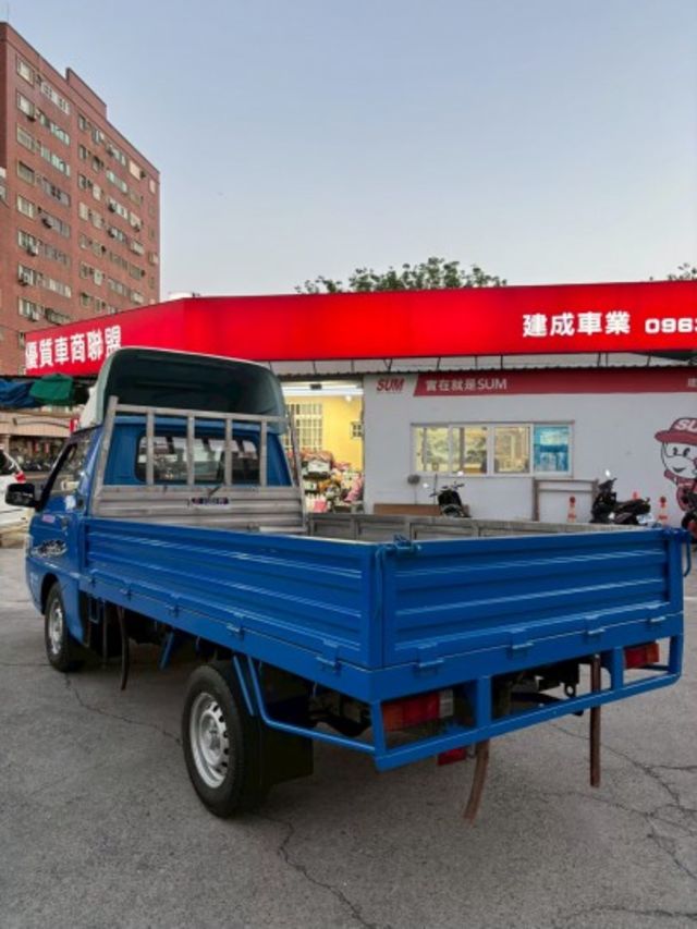 2016 2.4 得利卡白鐵斗 車況好 有倒車影像 回去免整理 直接賺錢  第5張相片