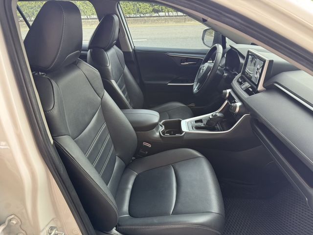 TOYOTA豐田 RAV4  第3張相片