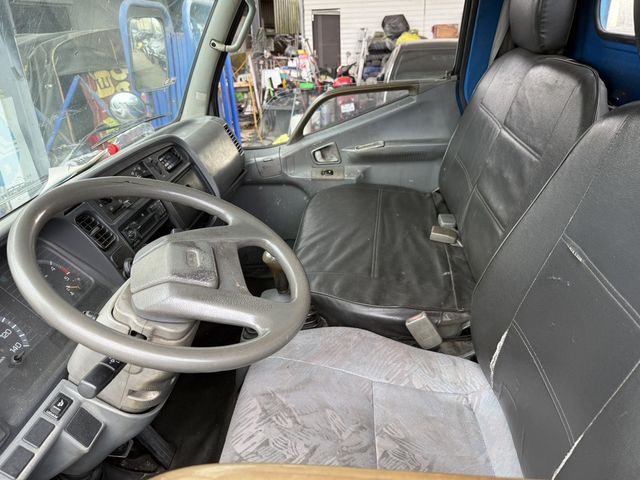 MITSUBISHI三菱 CANTER  第6張相片