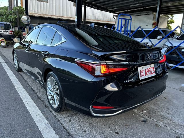 LEXUS凌志 ES300H  第5張相片