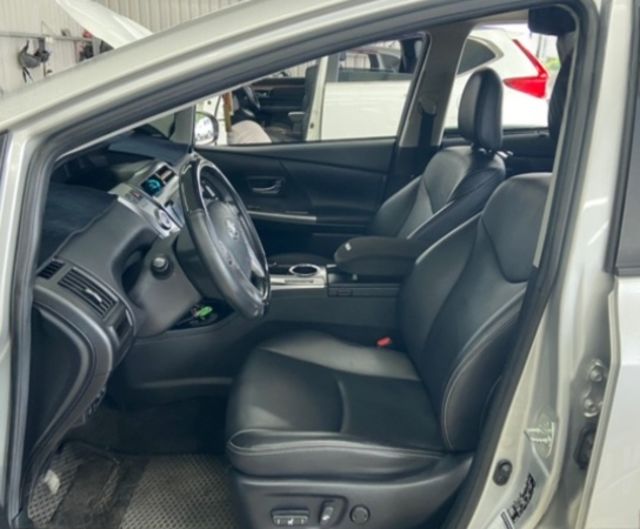 TOYOTA豐田 PRIUS ALPHA  第3張相片