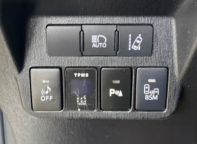 TOYOTA豐田 PRIUS ALPHA  第7張相片