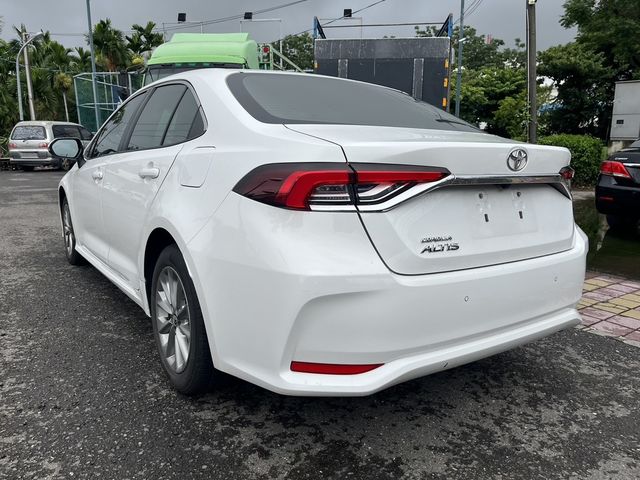 TOYOTA豐田 ALTIS  第3張相片