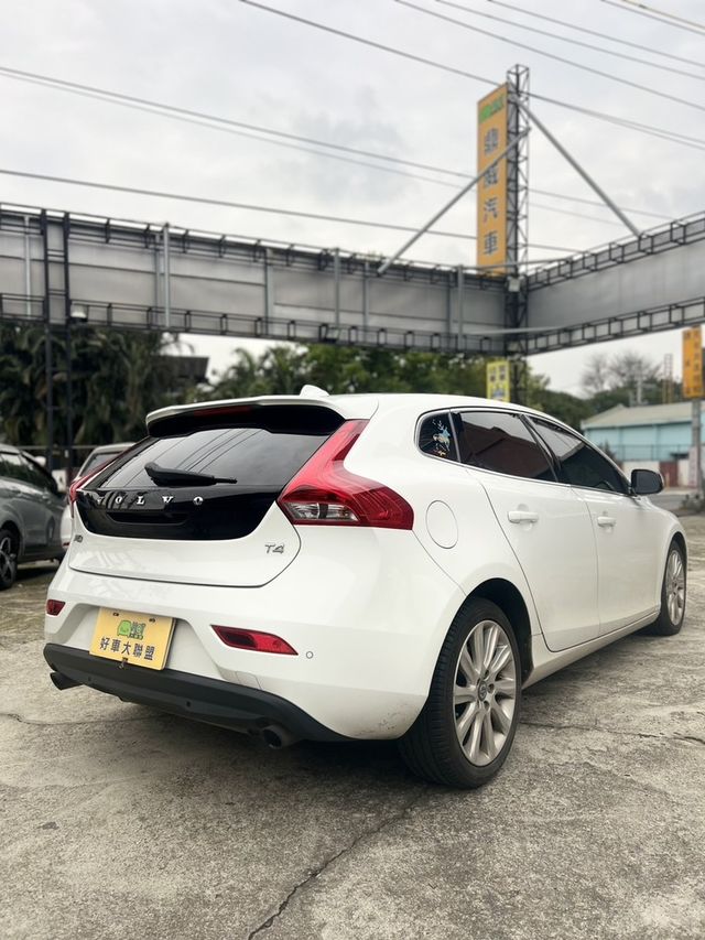VOLVO富豪 V40  第3張相片