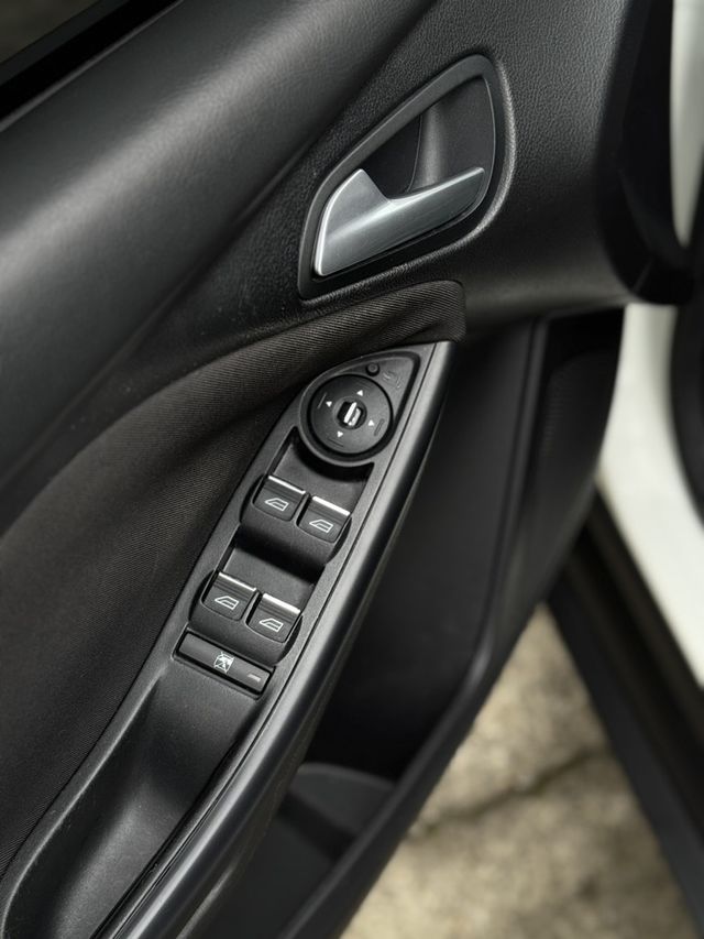 FORD福特 FOCUS  第9張相片