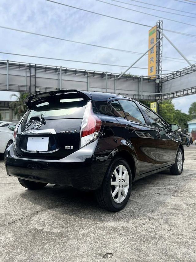 TOYOTA豐田 PRIUS C  第2張相片
