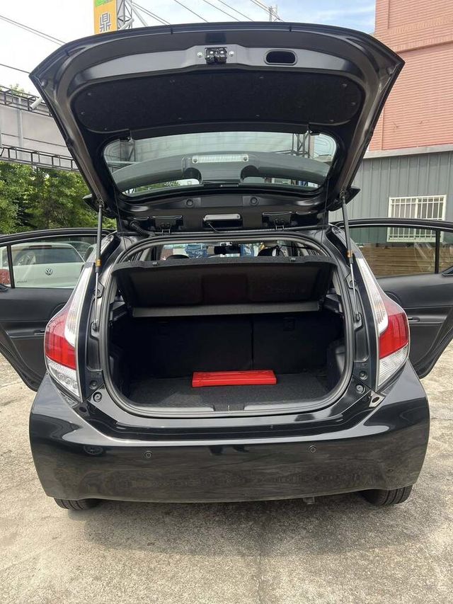 TOYOTA豐田 PRIUS C  第3張相片
