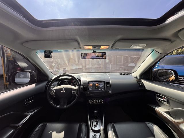 MITSUBISHI三菱 OUTLANDER  第6張相片