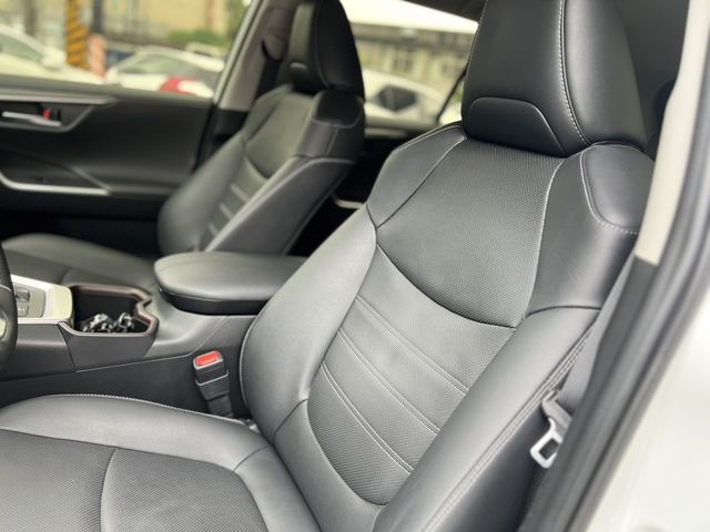 TOYOTA豐田 RAV4  第17張相片