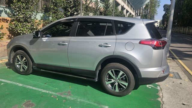 TOYOTA豐田 RAV4  第2張相片