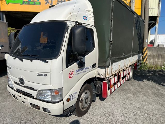 HINO日野 300  第1張相片