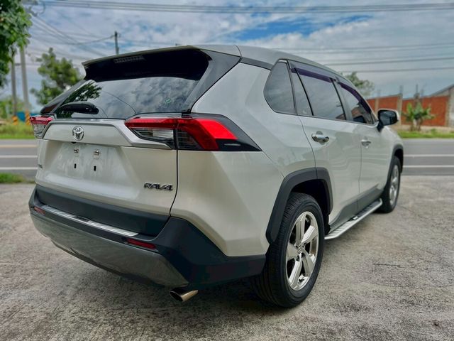 TOYOTA豐田 RAV4  第2張相片