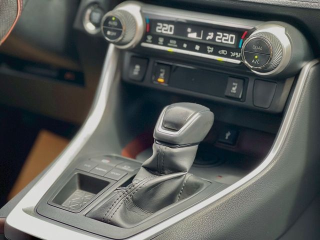 TOYOTA豐田 RAV4  第14張相片
