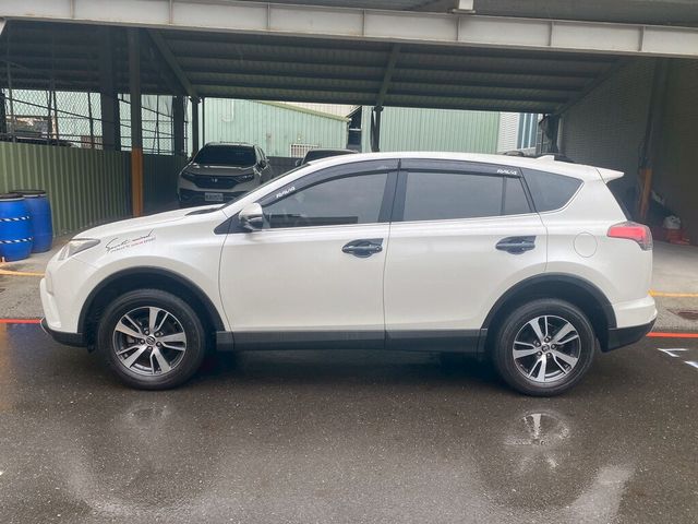 TOYOTA豐田 RAV4  第8張相片
