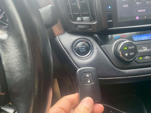 TOYOTA豐田 RAV4  第17張相片