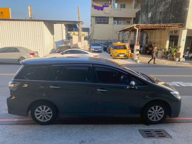 TOYOTA豐田 WISH  第8張相片