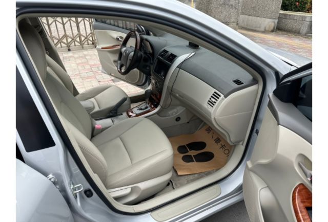 2010年 ALTIS 1.8 原版件 一手女用車實跑10萬  第5張相片
