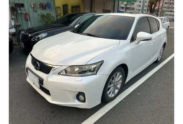 2011年 CT200h 原版件實跑17萬   跑15萬時大電池剛換  第2張相片