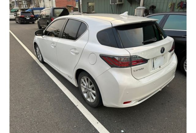 2011年 CT200h 原版件實跑17萬   跑15萬時大電池剛換  第14張相片