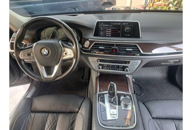 2015/16年型式 BMW 740 LI 頂級版 智慧型鑰型式 BMW 740 LI 頂級版 智慧型鑰匙 全景式天窗  第12張相片
