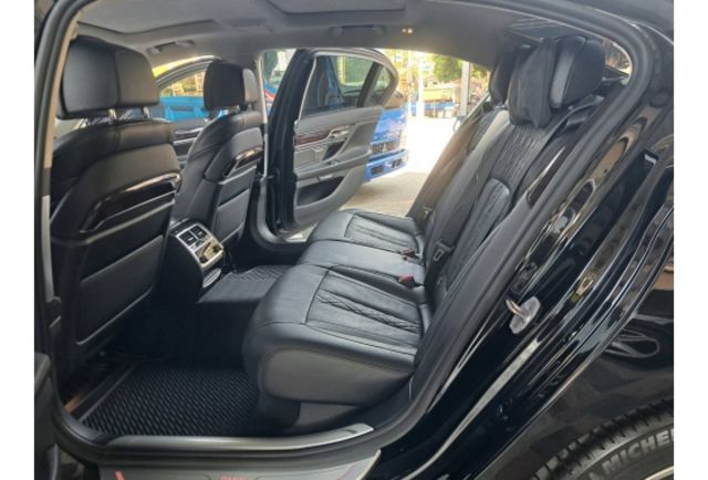 2015/16年型式 BMW 740 LI 頂級版 智慧型鑰型式 BMW 740 LI 頂級版 智慧型鑰匙 全景式天窗  第13張相片