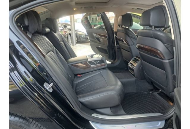 2015/16年型式 BMW 740 LI 頂級版 智慧型鑰型式 BMW 740 LI 頂級版 智慧型鑰匙 全景式天窗  第15張相片