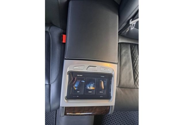 2015/16年型式 BMW 740 LI 頂級版 智慧型鑰型式 BMW 740 LI 頂級版 智慧型鑰匙 全景式天窗  第17張相片