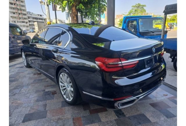 2015/16年型式 BMW 740 LI 頂級版 智慧型鑰型式 BMW 740 LI 頂級版 智慧型鑰匙 全景式天窗  第21張相片