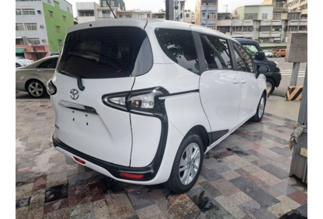 20221年 SIENTA 一手車 雙電動滑門  第17張相片